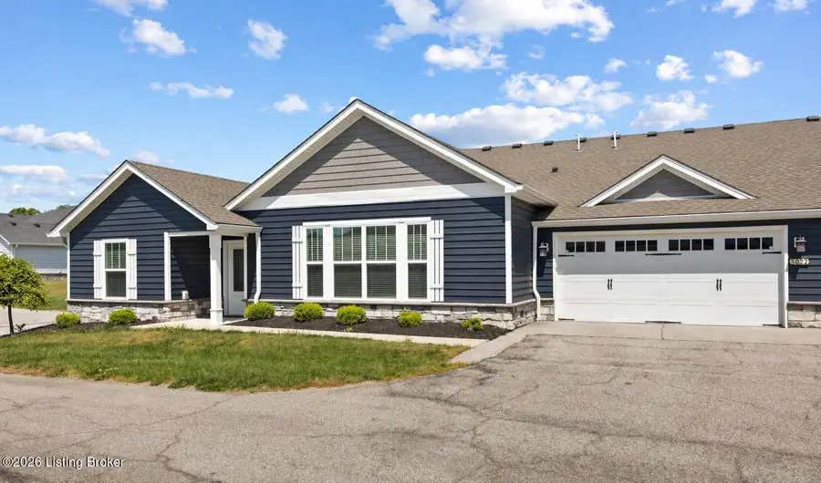 5022 Woodridge Lake Blvd, Louisville, KY 40272 - #3