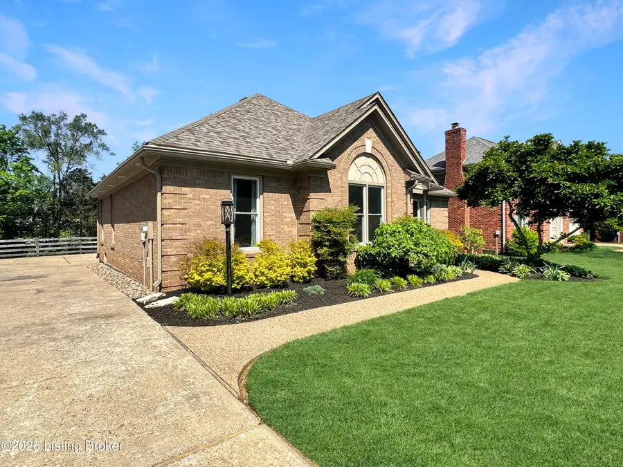 4022 Saratoga Woods Dr, Louisville, KY 40299 - #2
