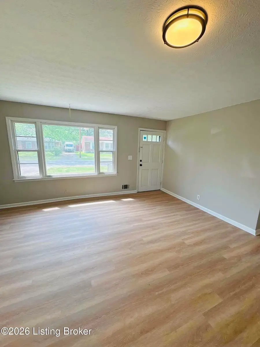 7709 Kim Dr, Louisville, KY 40214 - #2
