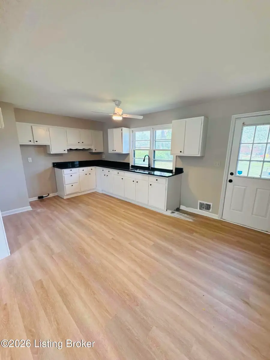 7709 Kim Dr, Louisville, KY 40214 - #3