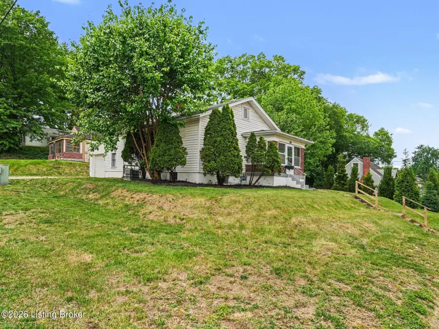 900 W Ashland Ave, Louisville, KY 40215 - #2