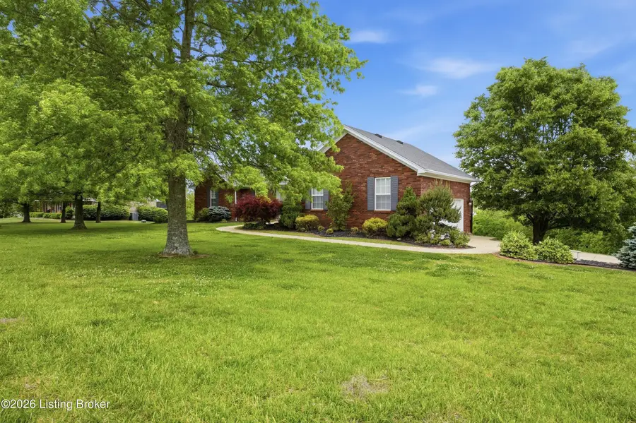 372 Oakridge Dr, Taylorsville, KY 40071 - #2