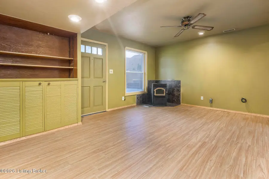 9801 Chambers Ct, Jeffersontown, KY 40299 - #2