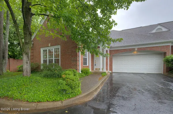 5939 Ashwood Bluff Dr, Louisville, KY 40207