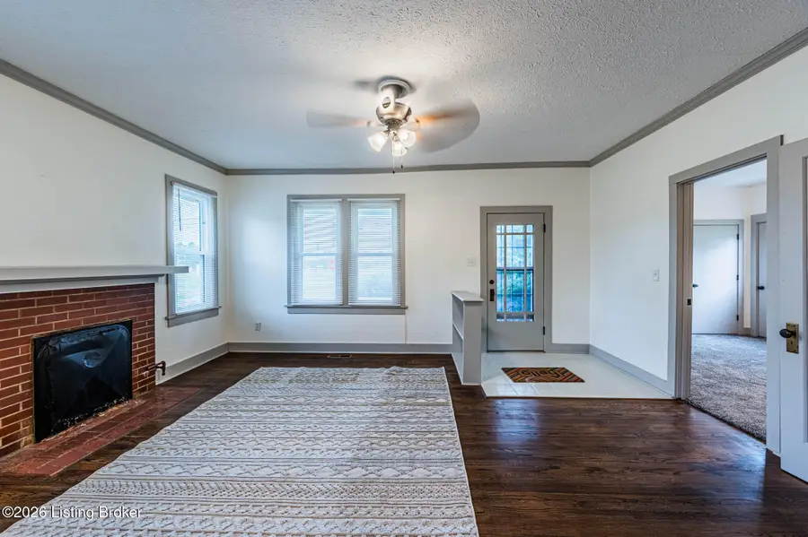 303 E 4th St, Smiths Grove, KY 42171 - #2
