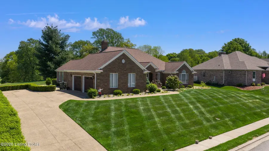 557 Saint Andrews Dr, Vine Grove, KY 40175 - #2