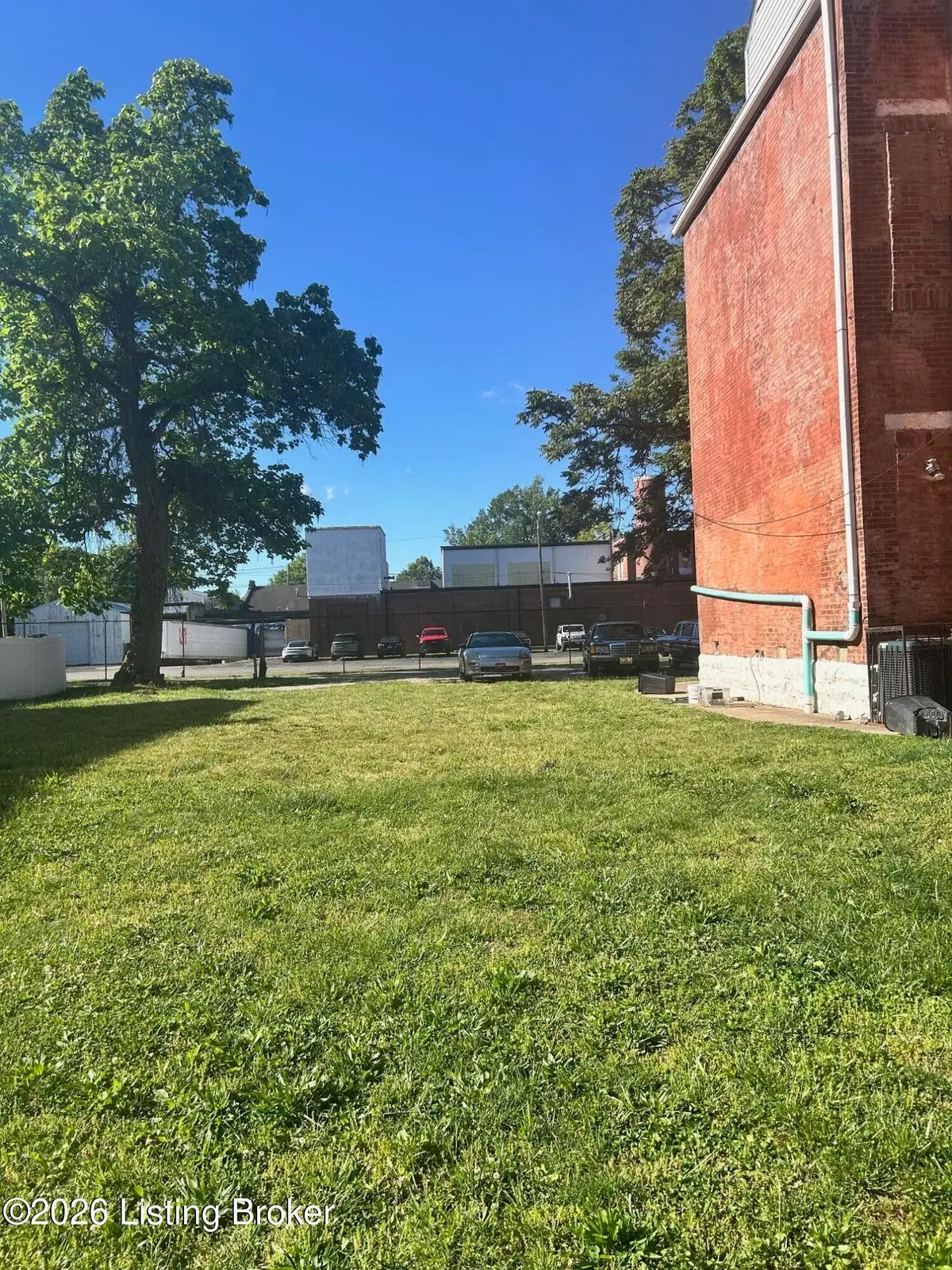 2824 W Chestnut St, Louisville, KY 40211 - #1