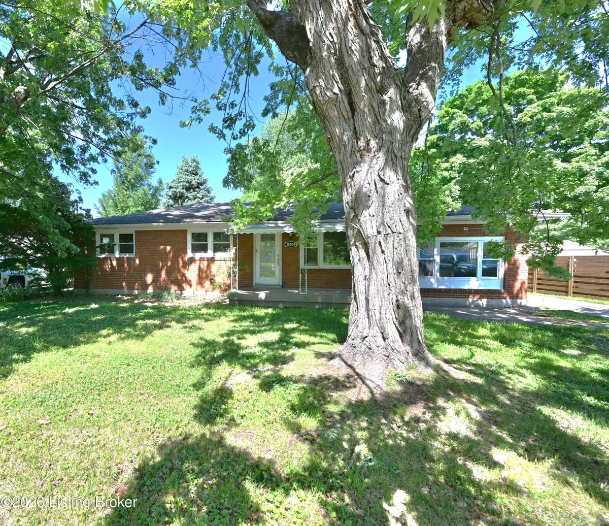 10704 Deering Rd, Louisville, KY 40272 - #1