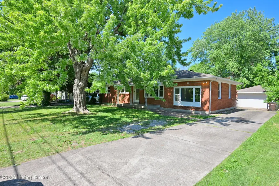 10704 Deering Rd, Louisville, KY 40272 - #2
