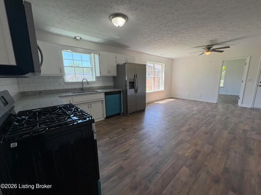 275 5th Ave, Shepherdsville, KY 40165 - #3