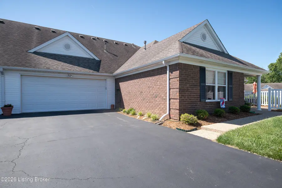 1410 Eagle Run Dr, Lyndon, KY 40222 - #3