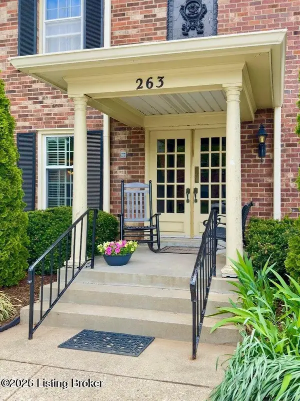 263 Stonehenge Dr #104, Louisville, KY 40207