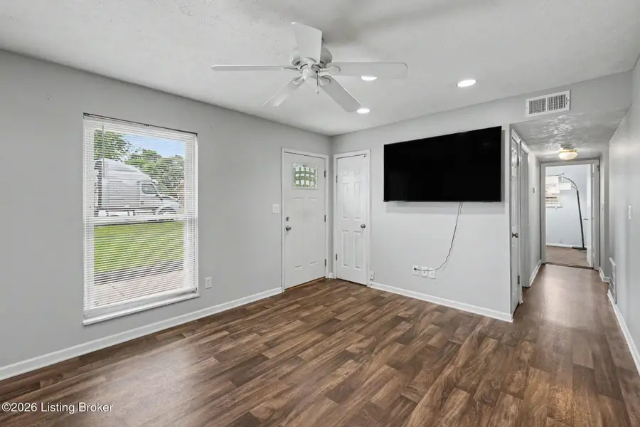 5230 Mt Holyoke Dr, Louisville, KY 40216 - #2