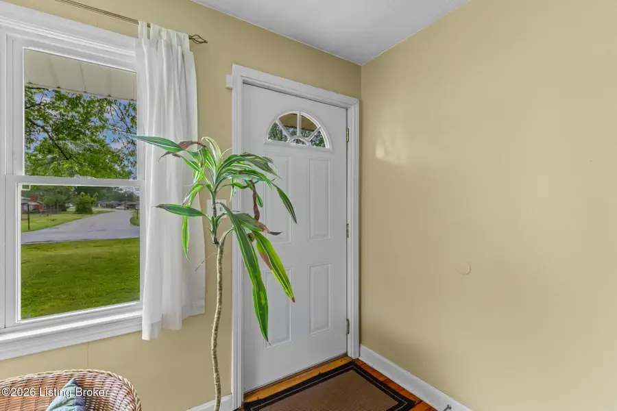 4724 Van Hoose Rd, Louisville, KY 40216 - #2