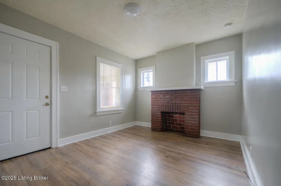 221 W Woodlawn Ave, Louisville, KY 40214 - #3