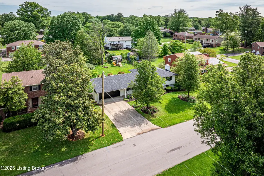 10305 Foxboro Dr, Louisville, KY 40223 - #2