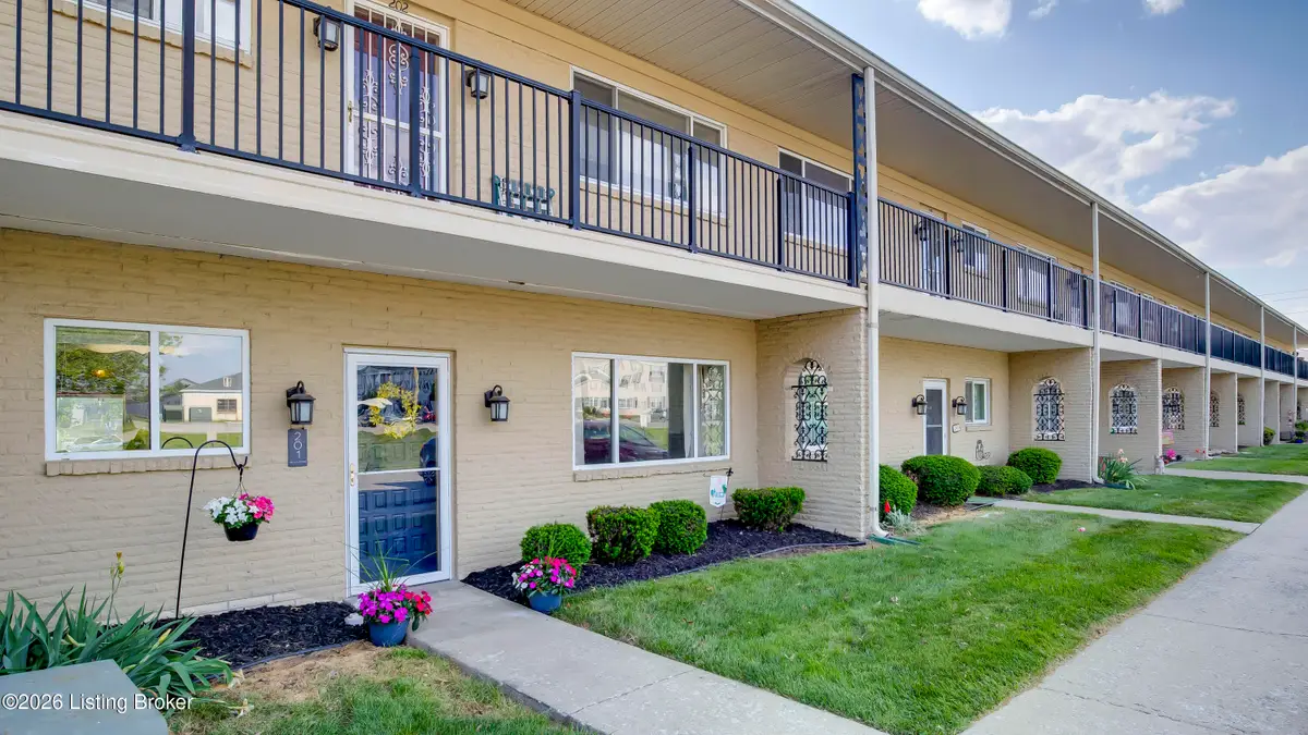 201 Casa Bella Ct, Louisville, KY 40220 - #1