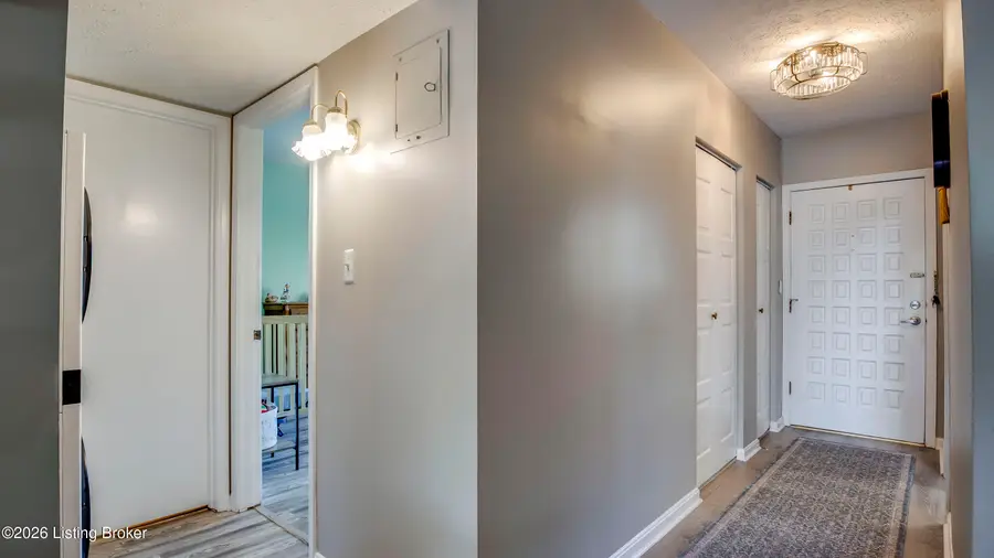 201 Casa Bella Ct, Louisville, KY 40220 - #3