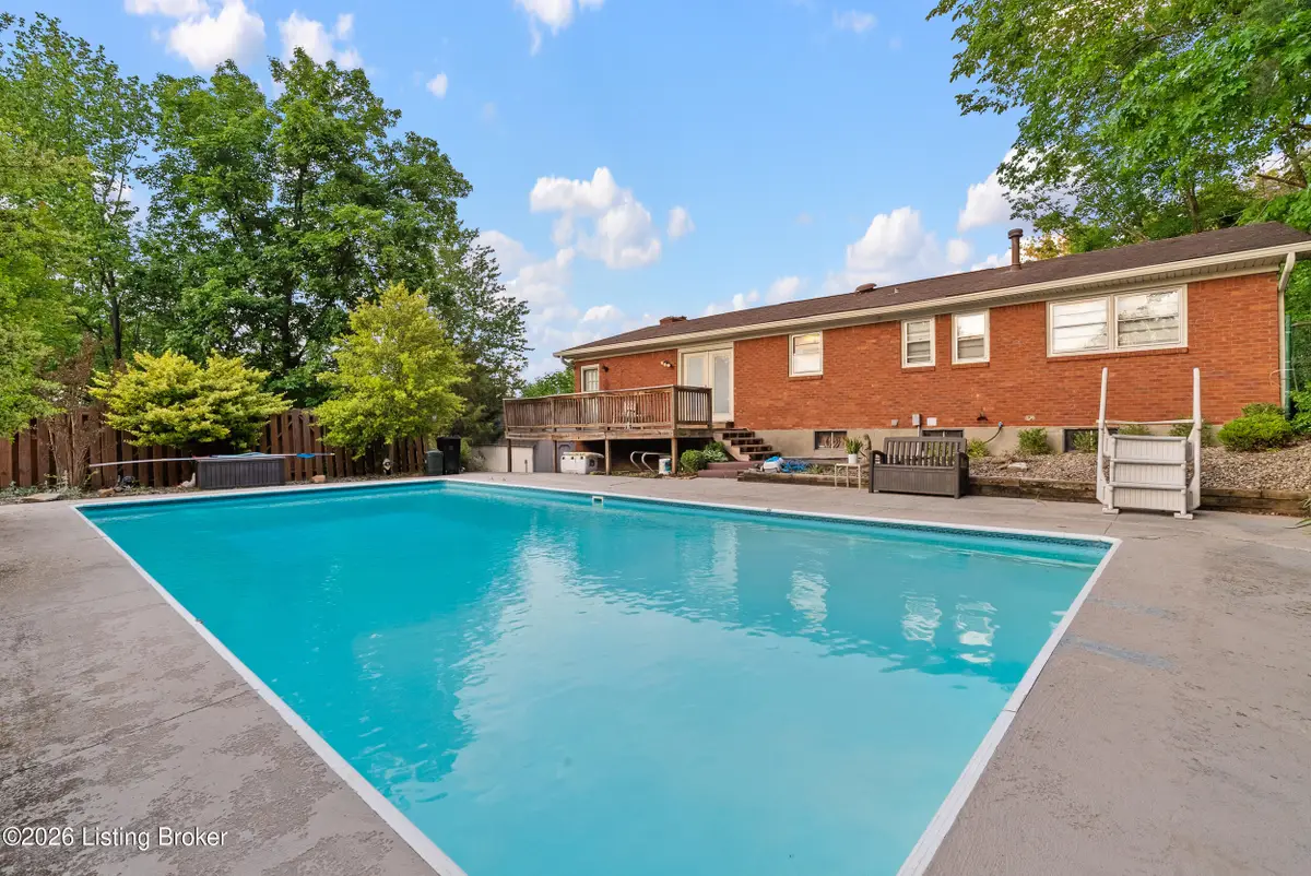 7404 Chant Ct, Louisville, KY 40214 - #1