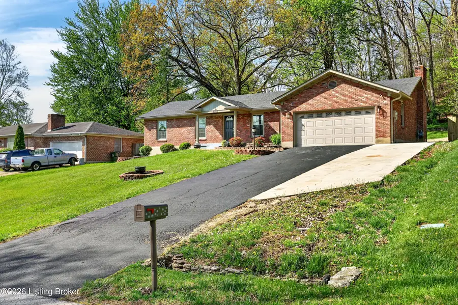 9206 Lakeridge Dr, Louisville, KY 40272 - #3