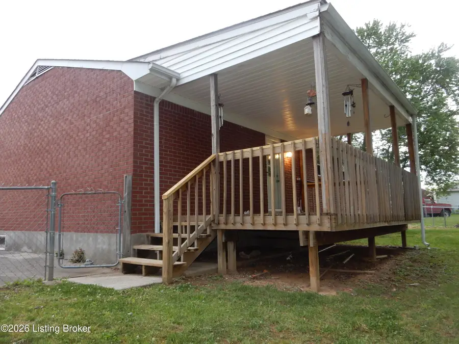 370 Oxford Ln, Louisville, KY 40229 - #2