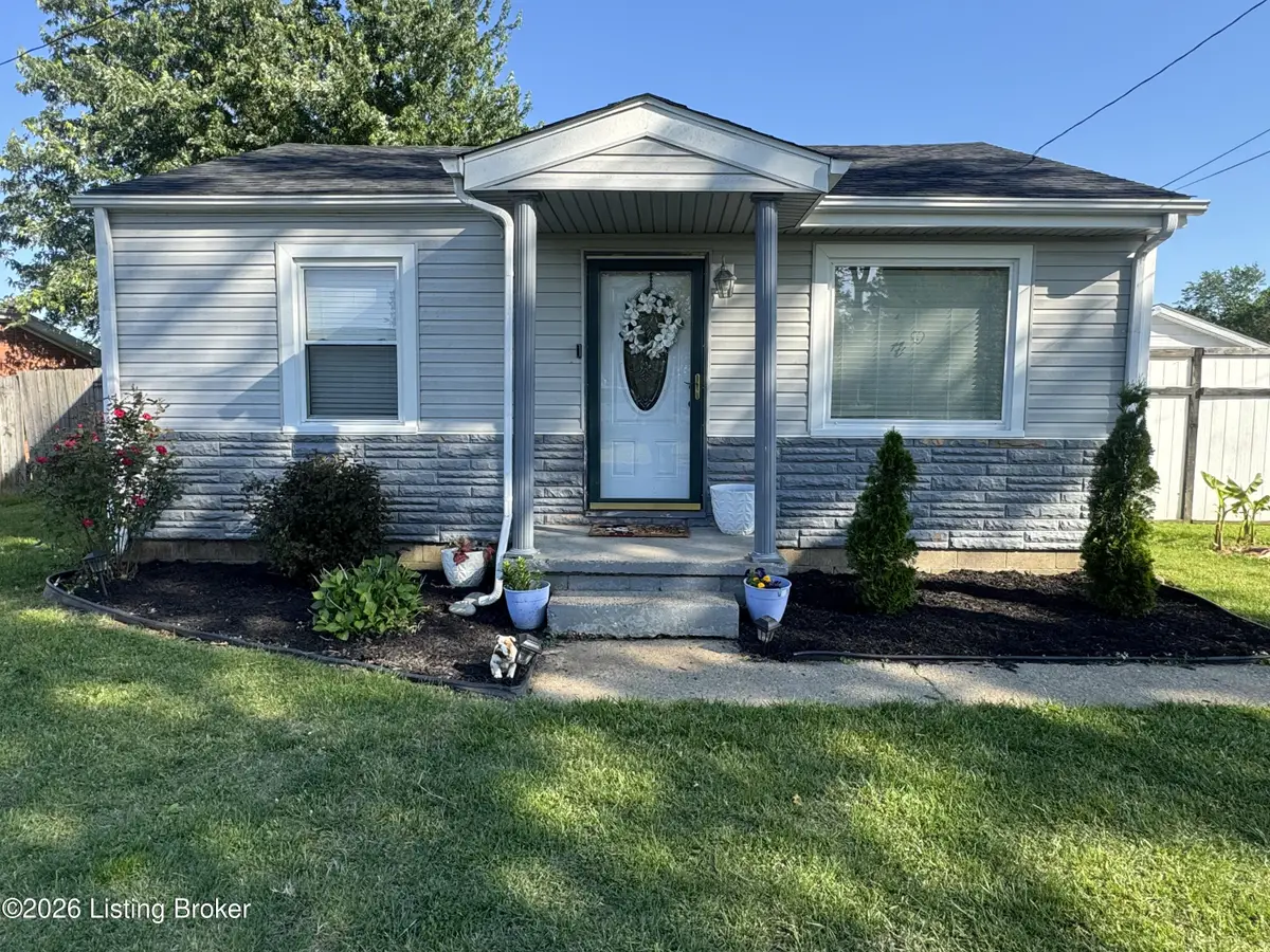 201 Meadowview Dr, Mount Washington, KY 40047 - #1