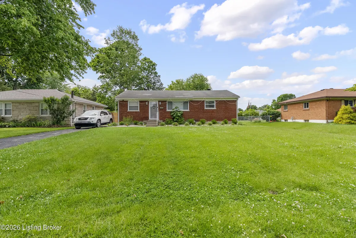 7802 Bluebonnet Rd, Louisville, KY 40258 - #1