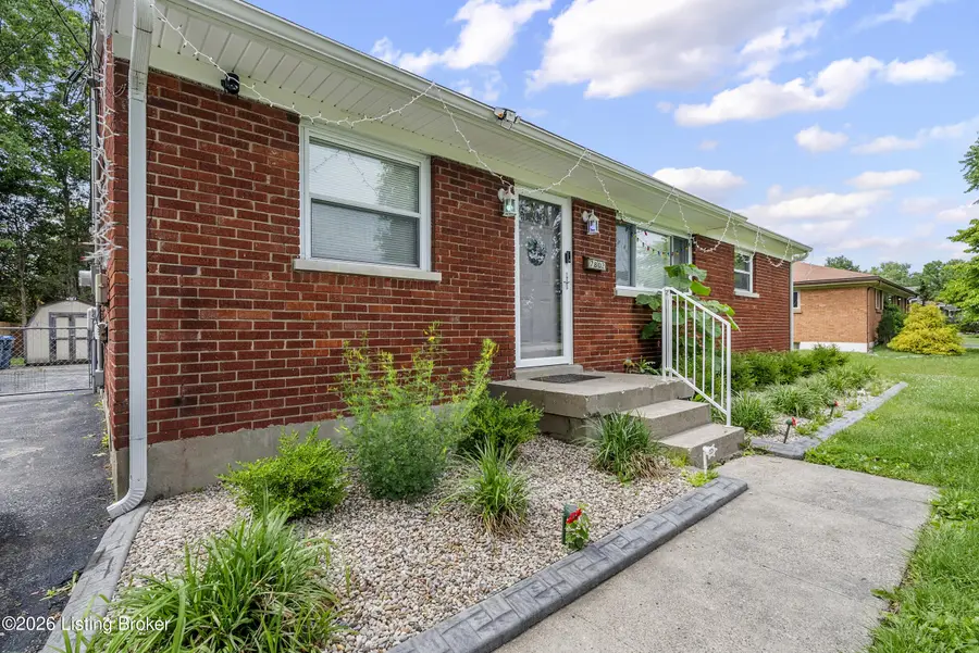 7802 Bluebonnet Rd, Louisville, KY 40258 - #3