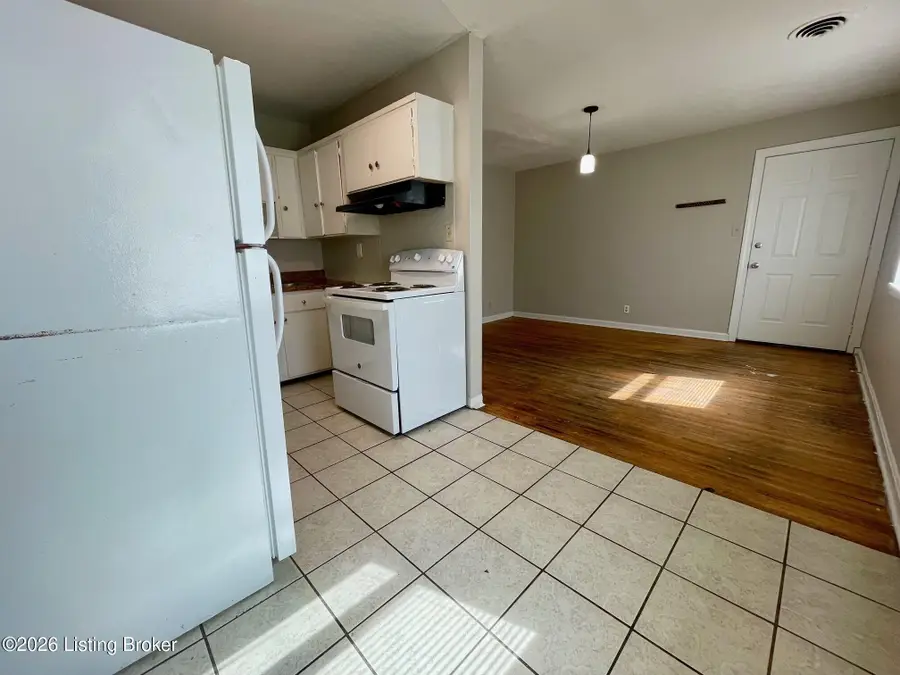 4301 Naomi Dr, Louisville, KY 40219 - #3
