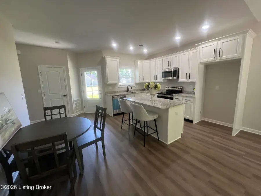 10930 Brookley Dr, Louisville, KY 40229 - #3