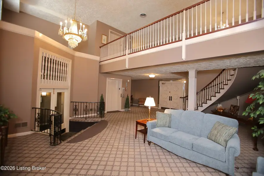 1600 Gardiner Ln #204, Louisville, KY 40205 - #3