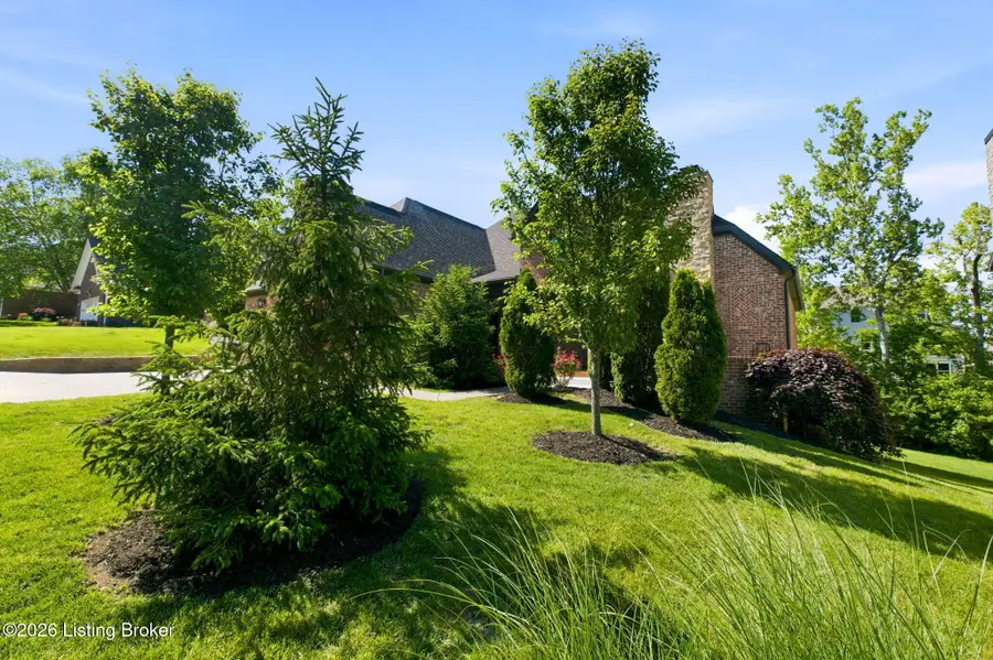 616 Davenport Dr, Louisville, KY 40245 - #3