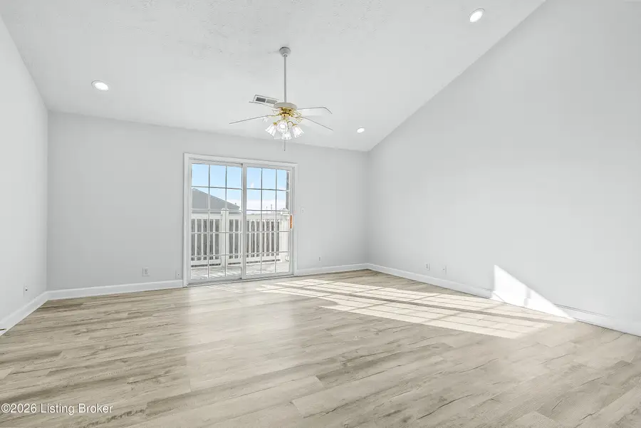 169 Central Blvd, Mount Washington, KY 40047 - #2