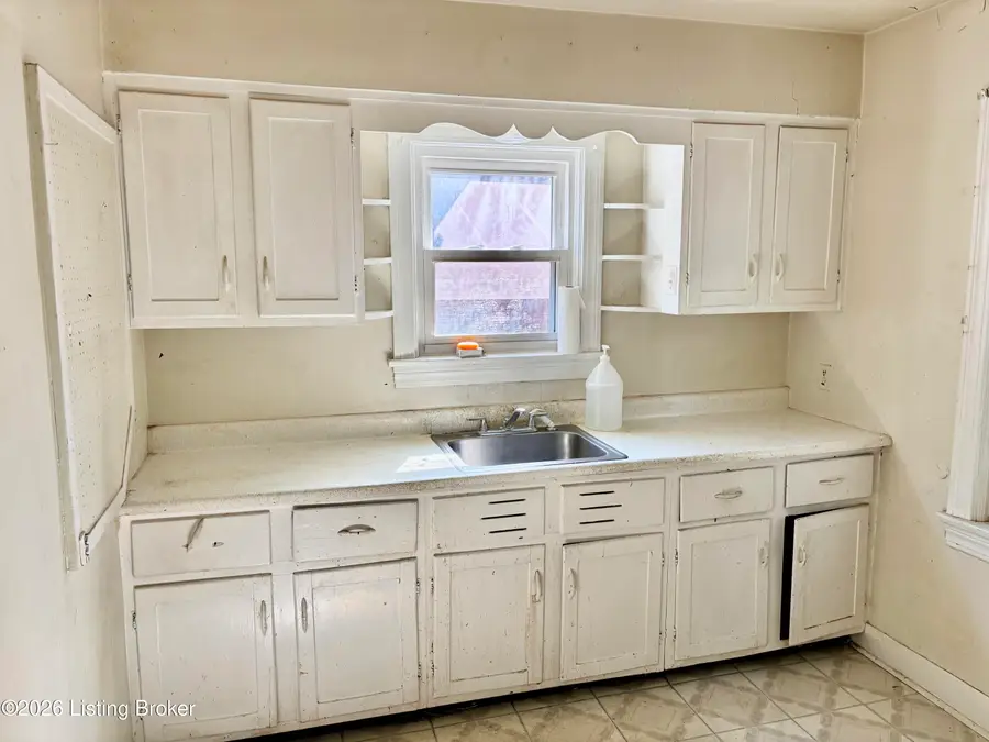 3927 Kennison Ave, Louisville, KY 40207 - #3