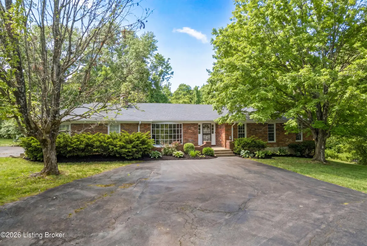 6210 Beulah Church Rd, Louisville, KY 40228 - #1