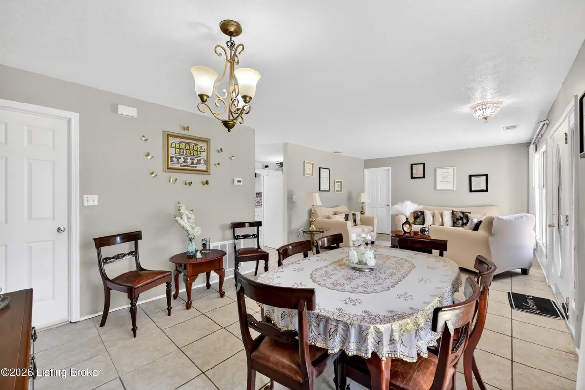 9510 Shoshone Way, Louisville, KY 40258 - #1