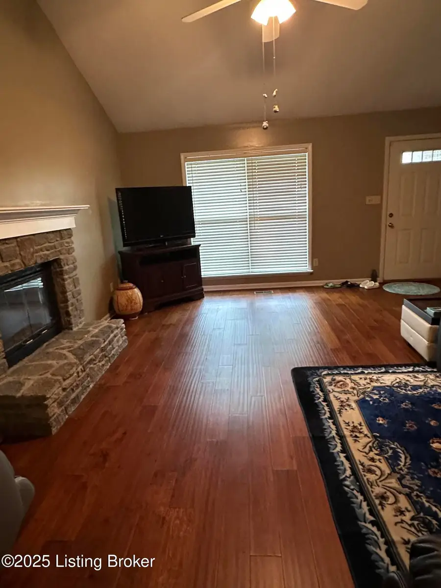 4708 Wooded Oak Cir, Louisville, KY 40245 - #3
