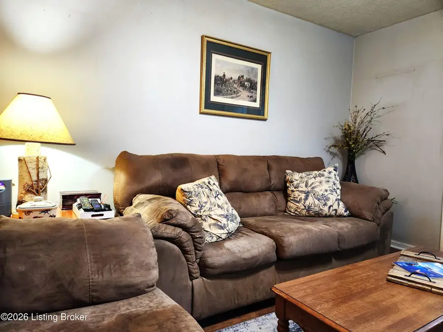 4302 Wisteria Landing Cir #104, Louisville, KY 40218 - #3