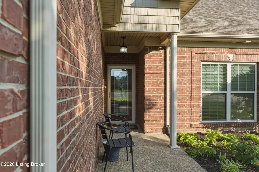 638 Shoshone Ct, Shelbyville, KY 40065 - #2