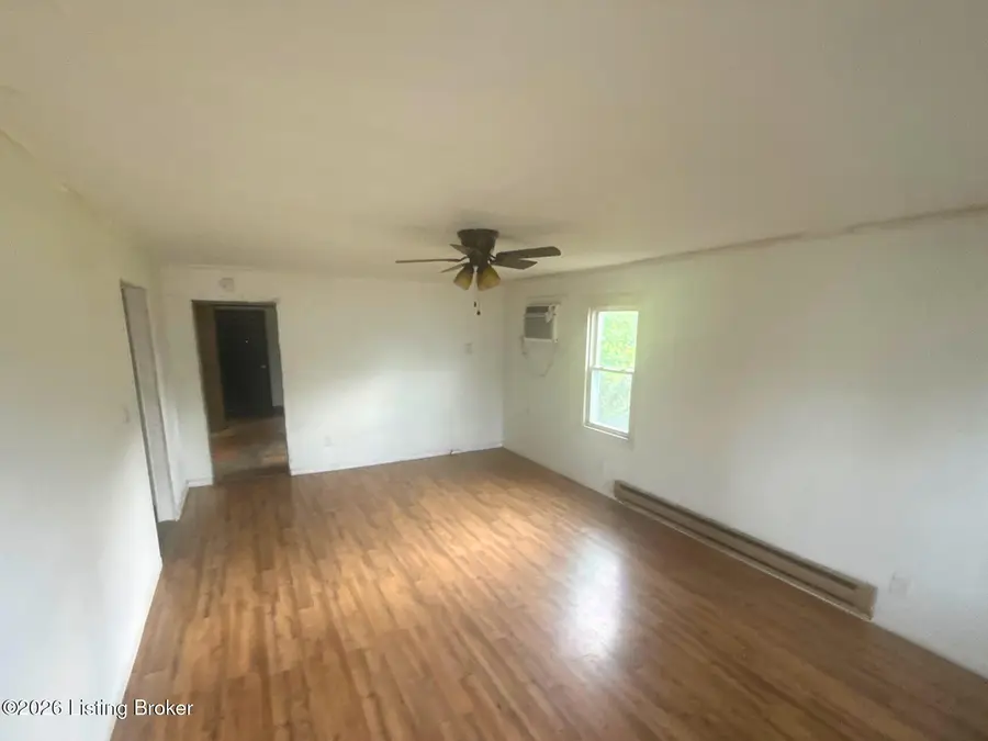 137 Center St, Lebanon Junction, KY 40150 - #3