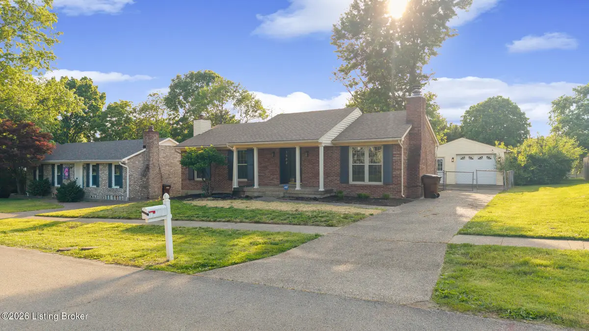 3902 Bristol Oaks Dr, Jeffersontown, KY 40299 - #1