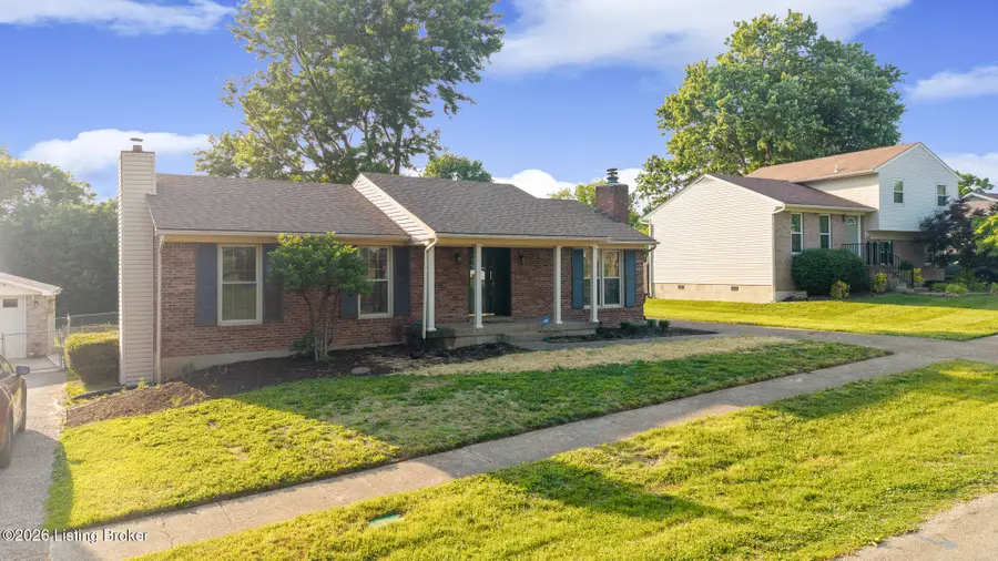 3902 Bristol Oaks Dr, Jeffersontown, KY 40299 - #3