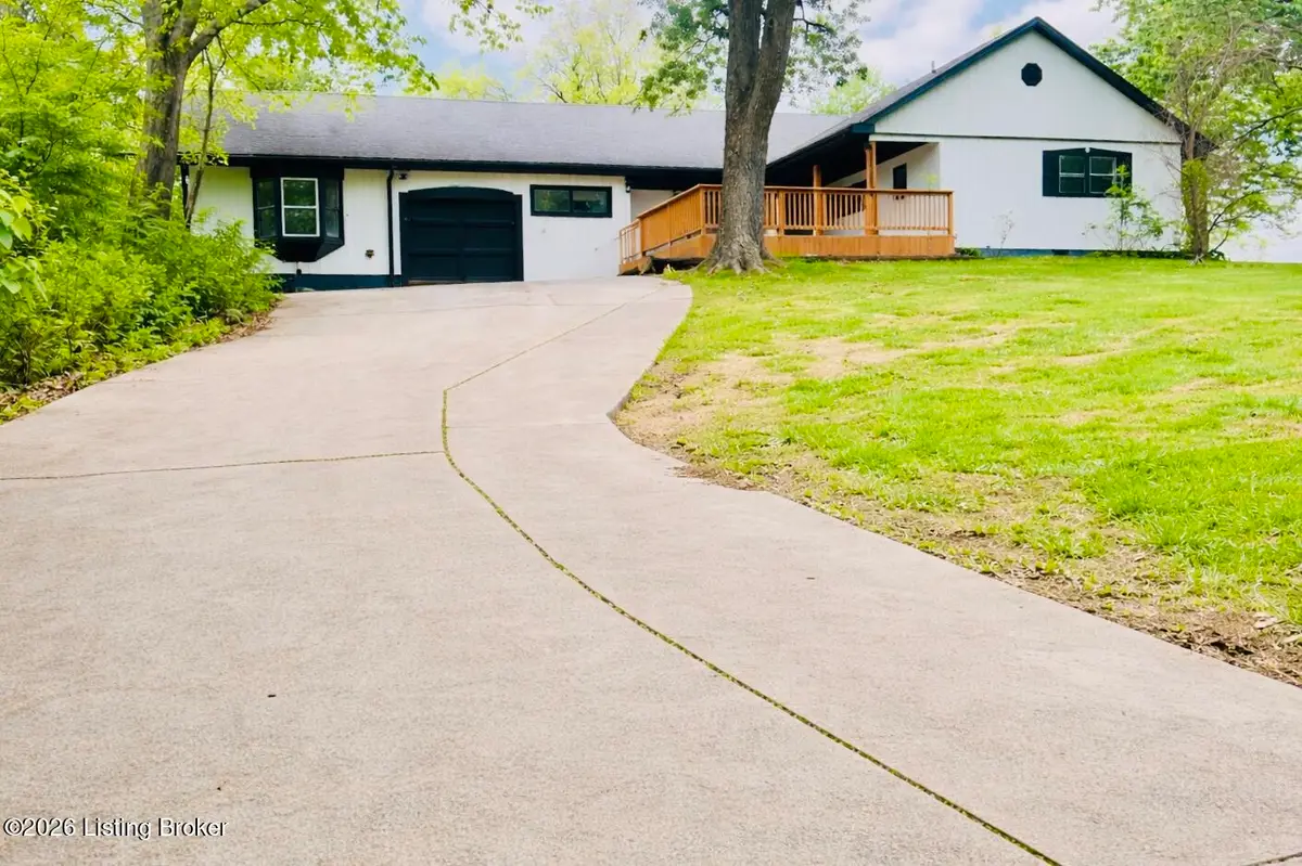 1107 Viewcrest Dr, Fairdale, KY 40118 - #1