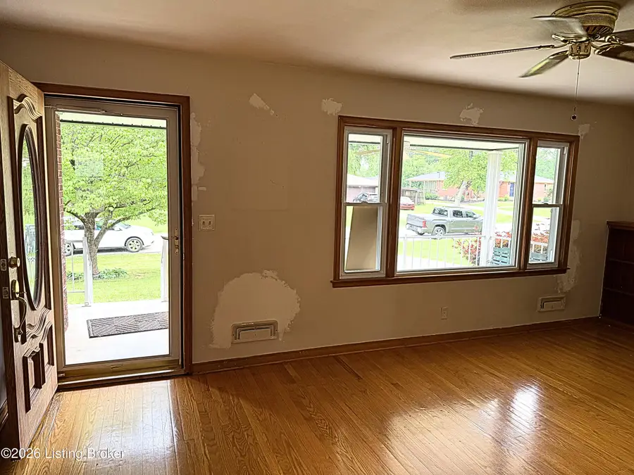 3607 Brendenwood Rd, Louisville, KY 40272 - #2