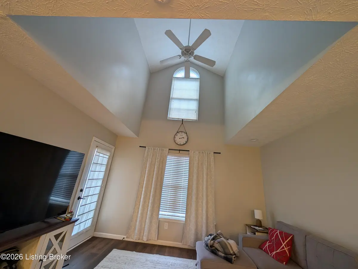 8439 Grand Trevi Dr, Louisville, KY 40228 - #1