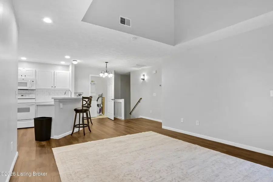 8439 Grand Trevi Dr, Louisville, KY 40228 - #3