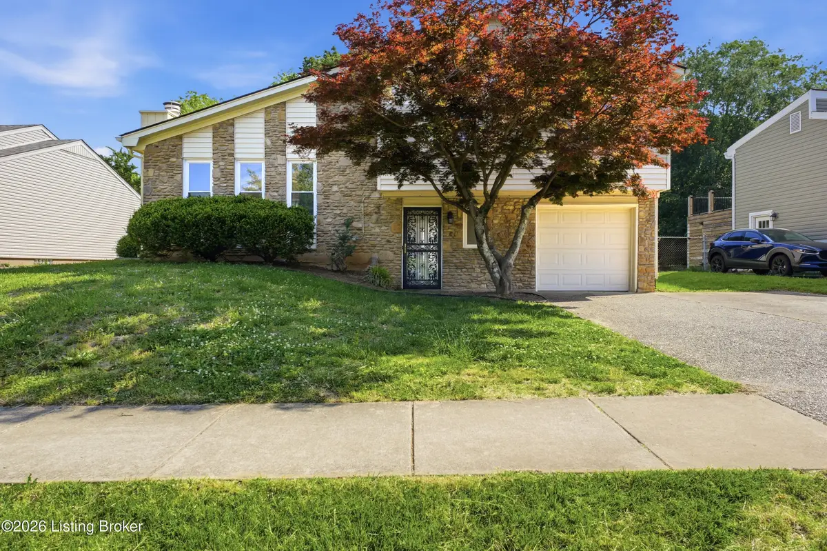 9201 Marse Henry Dr, Jeffersontown, KY 40299 - #1
