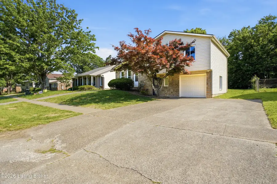 9201 Marse Henry Dr, Jeffersontown, KY 40299 - #2