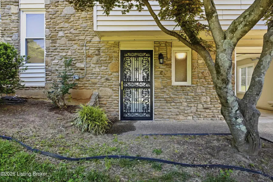 9201 Marse Henry Dr, Jeffersontown, KY 40299 - #3
