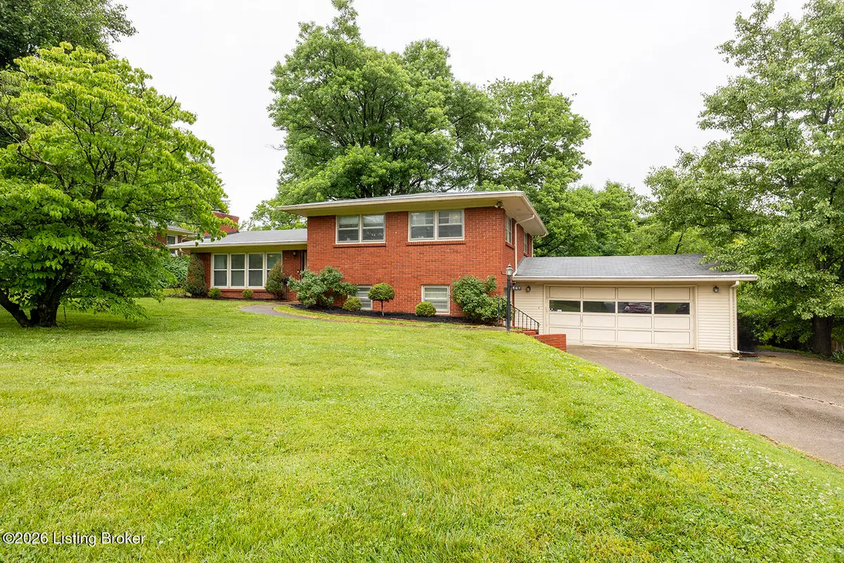 909 Cannons Ln, Louisville, KY 40207 - #1